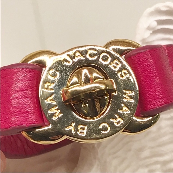 Marc by Marc Jacobs Turnlock Bracelet - Picture 6 of 6